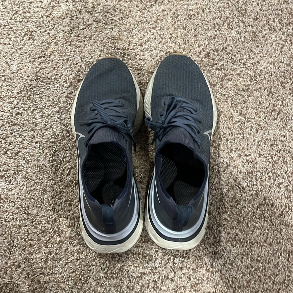 Nike Infinity React Run shoes - Picture 3 of 5